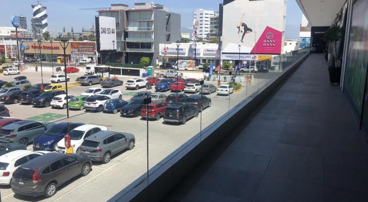 Local 101 Plaza Vía Lomas - foto 2