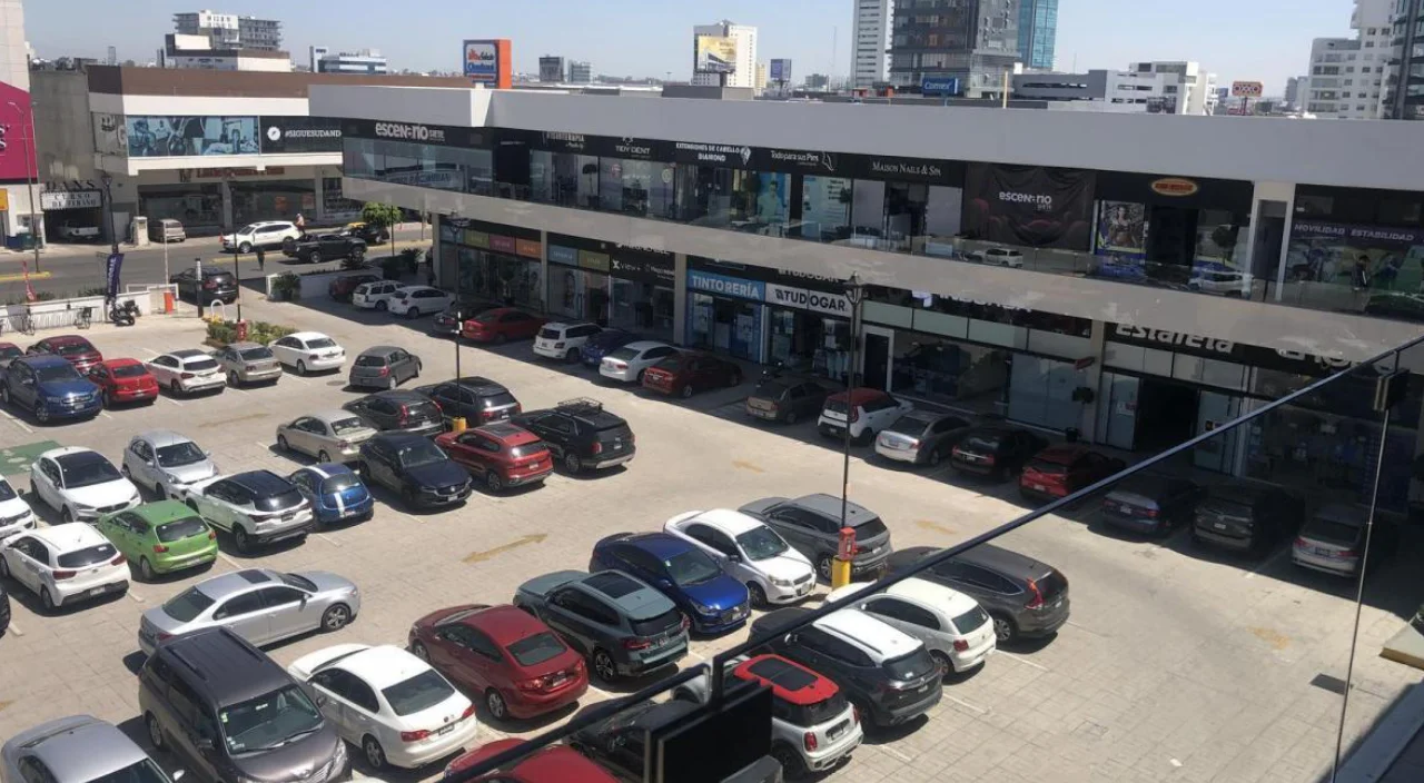 Local 101 Plaza Vía Lomas - foto 3